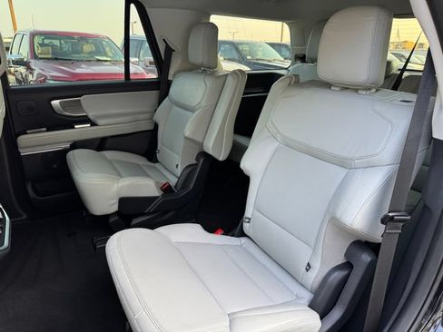 Used 2025 Ford Expedition Platinum w/ Driver's Package AWD/4WD image 16
