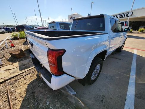 Used 2025 Toyota Tacoma SR5 AWD/4WD image 17