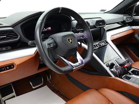 Used 2019 Lamborghini Urus AWD/4WD image 29