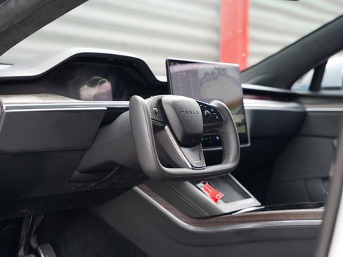 Used 2022 Tesla Model S image 3