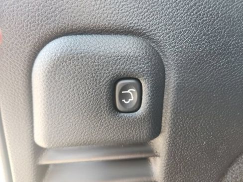 Used 2018 Jeep Grand Cherokee Altitude RWD image 23