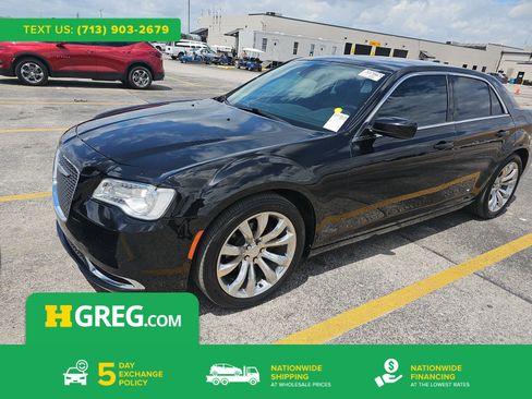 Used 2018 Chrysler 300 Touring L RWD image 1