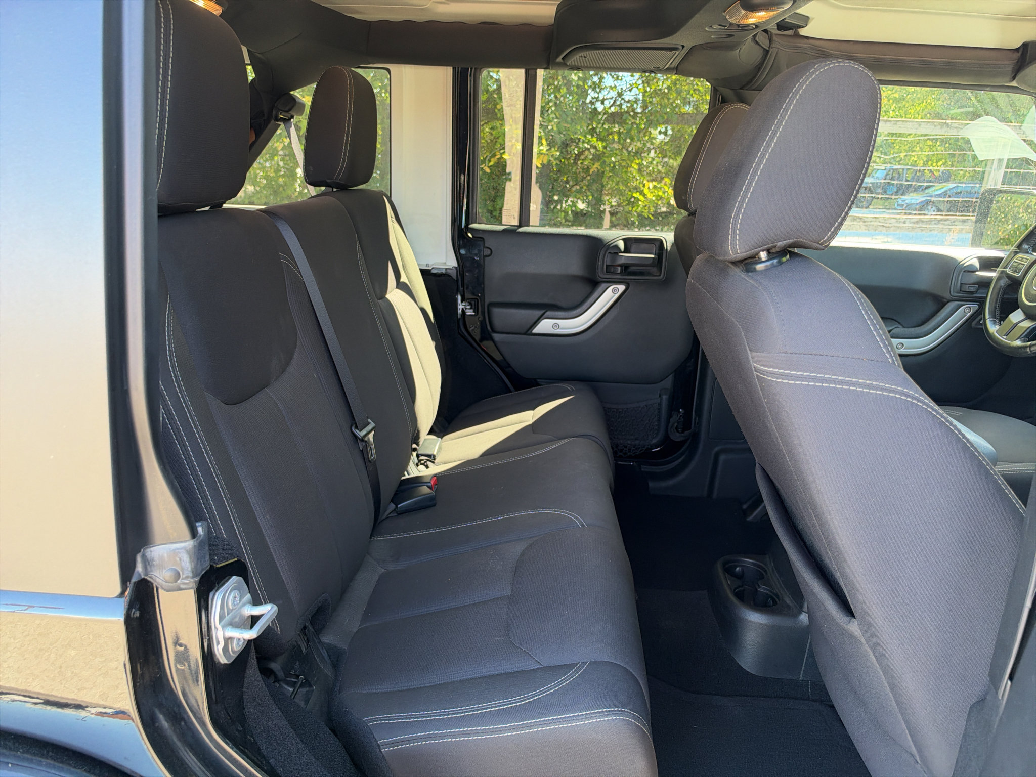 Used 2016 Jeep Wrangler Unlimited Sahara w/ Dual Top Group AWD/4WD image 19