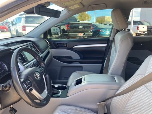 Used 2019 Toyota Highlander Plus image 18