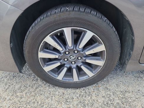 Used 2019 Toyota Sienna LE AWD/4WD image 12