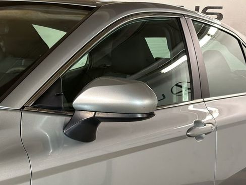 Used 2022 Toyota Camry LE image 5