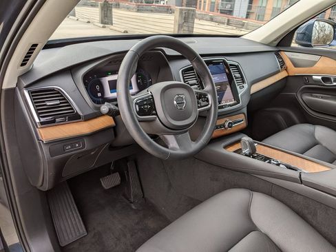 Certified 2024 Volvo XC90 T8 Plus w/ Protection Package Premier image 8