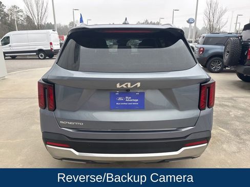 Used 2024 Kia Sorento S w/ Panoramic Sunroof Package image 6