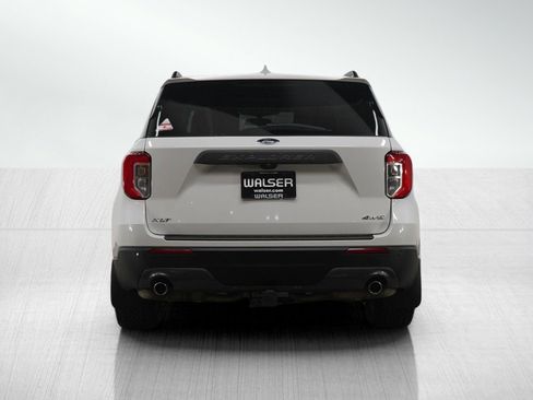 Used 2021 Ford Explorer XLT w/ Equipment Group 202A image 4