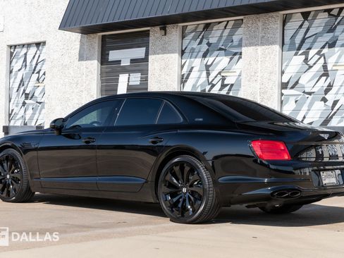 Used 2024 Bentley Flying Spur V8 image 10