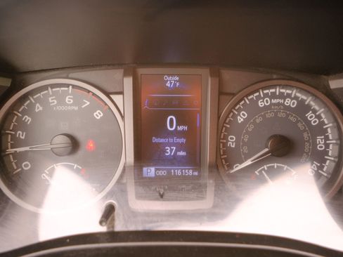 Used 2017 Toyota Tacoma TRD Off-Road image 33