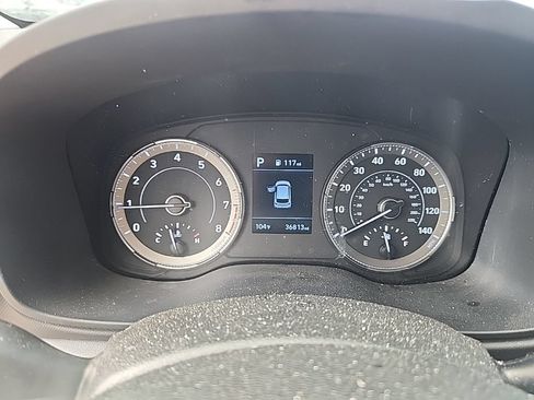 Used 2022 Hyundai Venue SEL FWD image 12