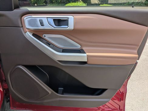 Certified 2022 Ford Explorer King Ranch w/ Premium Technology Package AWD/4WD image 36