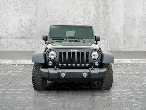 Used 2017 Jeep Wrangler Rubicon w/ Power Convenience Group AWD/4WD image 3