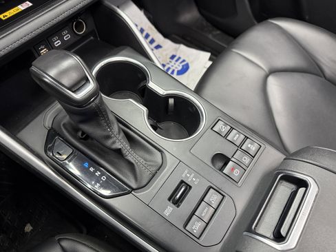 Used 2024 Toyota Highlander XLE image 20