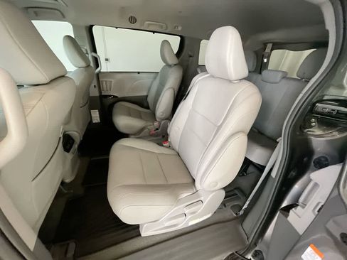 Used 2018 Toyota Sienna XLE w/ XLE Navigation Package image 23