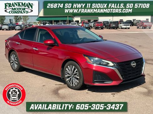 Used 2023 Nissan Altima 2.5 SV FWD image 1
