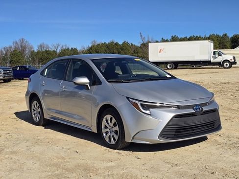 Used 2023 Toyota Corolla LE image 5