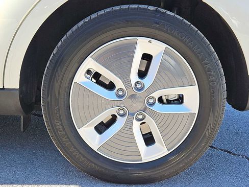 Used 2017 Kia Soul EV + image 14