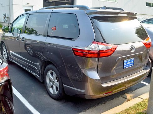 Used 2020 Toyota Sienna LE FWD image 7
