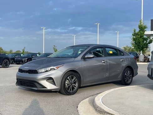 Certified 2024 Kia Forte LXS w/ LXS Technology Package FWD image 4