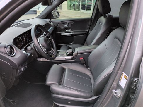 Used 2023 Mercedes-Benz GLB 250 4MATIC w/ Premium Package image 25