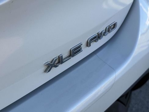 Used 2021 Toyota Highlander XLE image 5