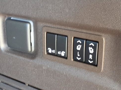 Certified 2021 GMC Yukon XL Denali w/ Denali Premium Package image 31