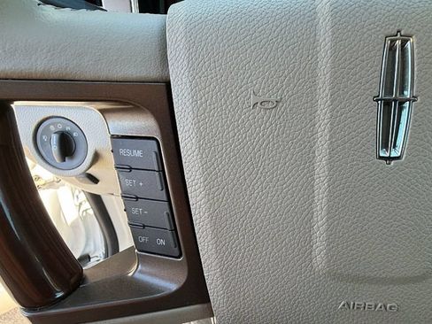 Used 2014 Lincoln Navigator 4WD image 19