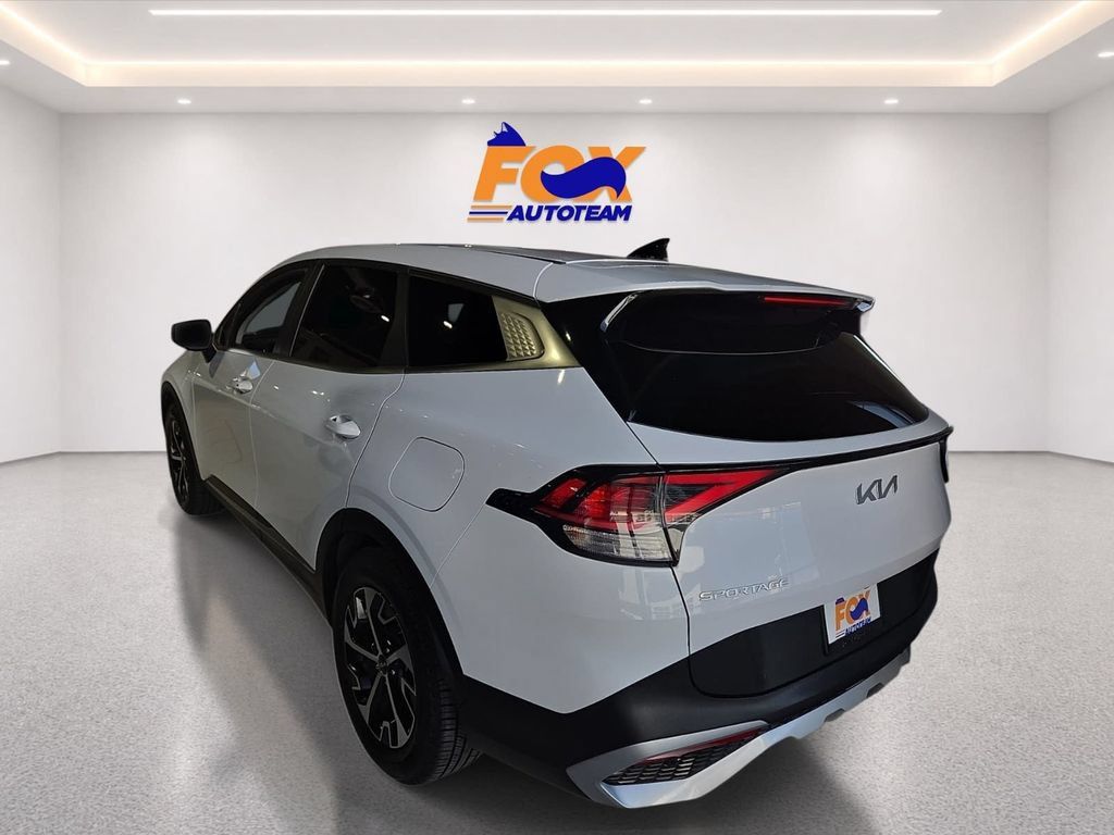 Used 2024 Kia Sportage EX FWD image 3