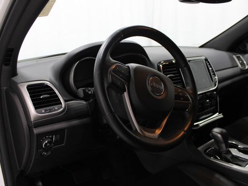 Used 2019 Jeep Grand Cherokee Altitude AWD/4WD image 12