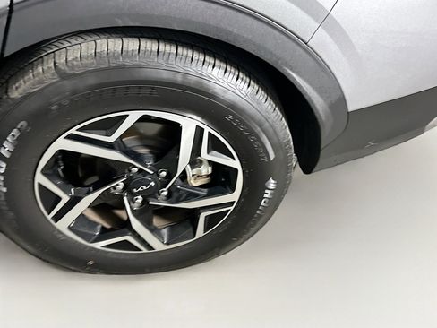 Used 2025 Kia Sportage LX image 11