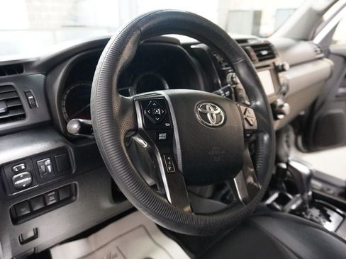 Used 2017 Toyota 4Runner TRD Off-Road AWD/4WD image 11