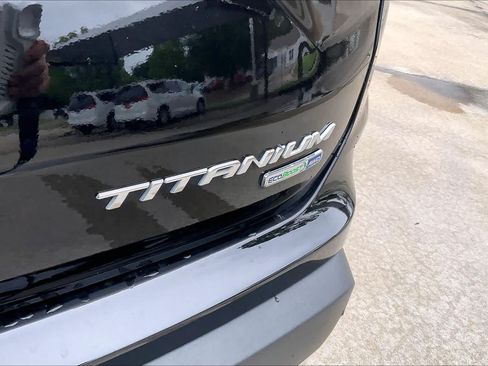 Used 2019 Ford Edge Titanium w/ Cold Weather Package AWD/4WD image 10