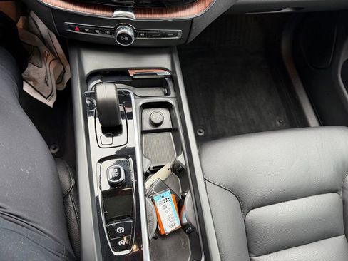 Used 2024 Volvo XC60 B5 Plus image 16