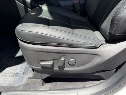 Used 2025 Kia Telluride EX w/ EX Captain's Chair Package FWD image 30