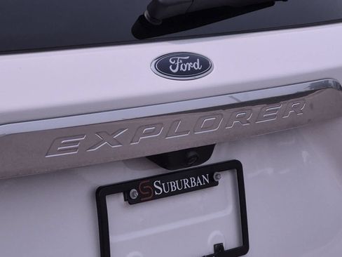 Used 2023 Ford Explorer Platinum w/ Technology Package AWD/4WD image 13
