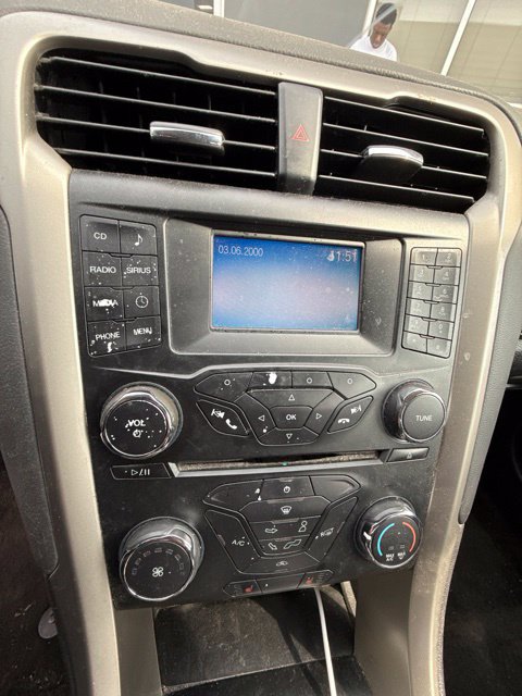 Used 2014 Ford Fusion SE w/ Equipment Group 202A FWD image 15
