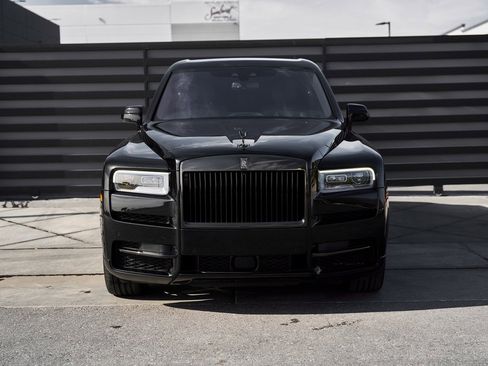 Used 2021 Rolls-Royce Cullinan Black Badge image 17