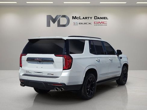 Used 2022 GMC Yukon AT4 w/ Technology Package AWD/4WD image 5