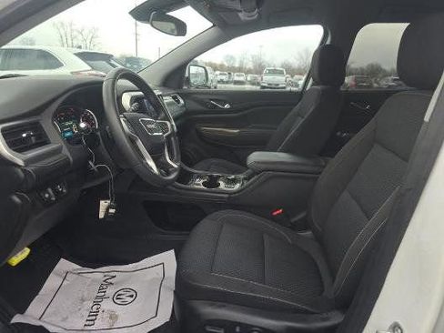 Used 2023 GMC Acadia SLE w/ Driver Convenience Package image 2