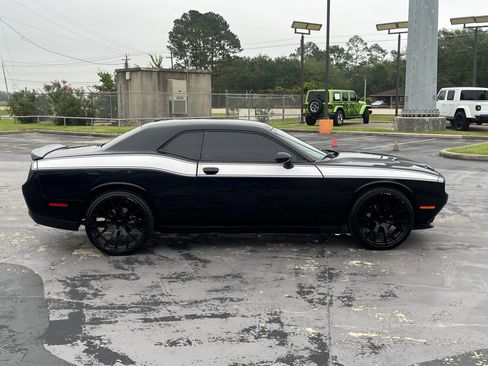Used 2018 Dodge Challenger SXT RWD image 10