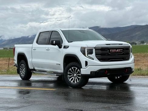Used 2023 GMC Sierra 1500 AT4 w/ Technology Package AWD/4WD image 1
