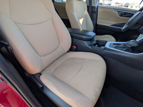 Used 2019 Toyota RAV4 LE image 31