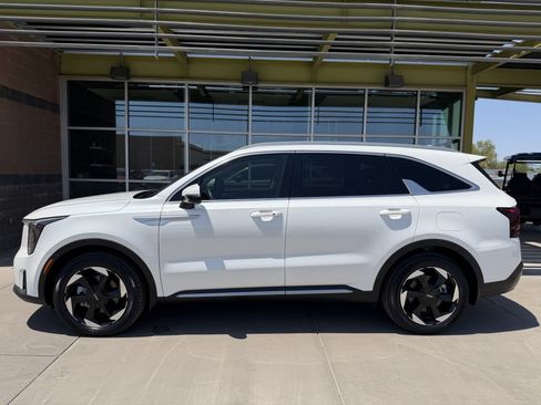 Used 2025 Kia Sorento EX FWD image 7
