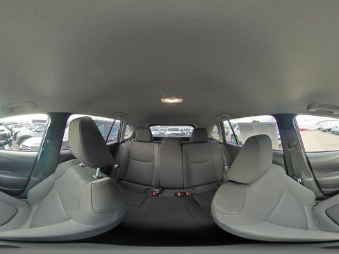 Used 2025 Toyota Corolla Cross LE image 41