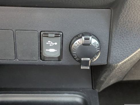 Used 2018 Toyota RAV4 Limited FWD image 25