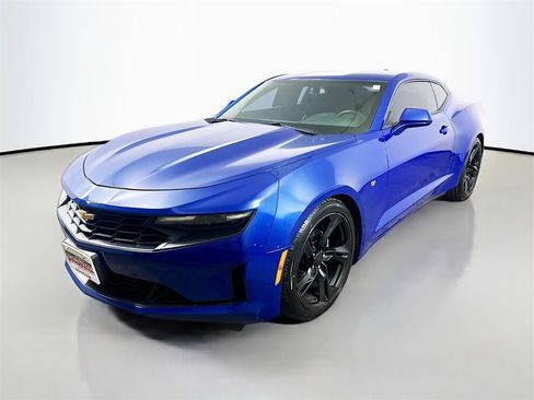 Used 2019 Chevrolet Camaro LT image 3
