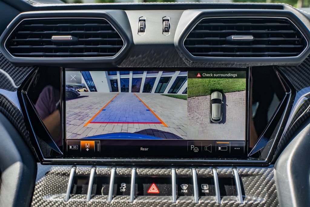 Used 2022 Lamborghini Urus AWD/4WD image 27