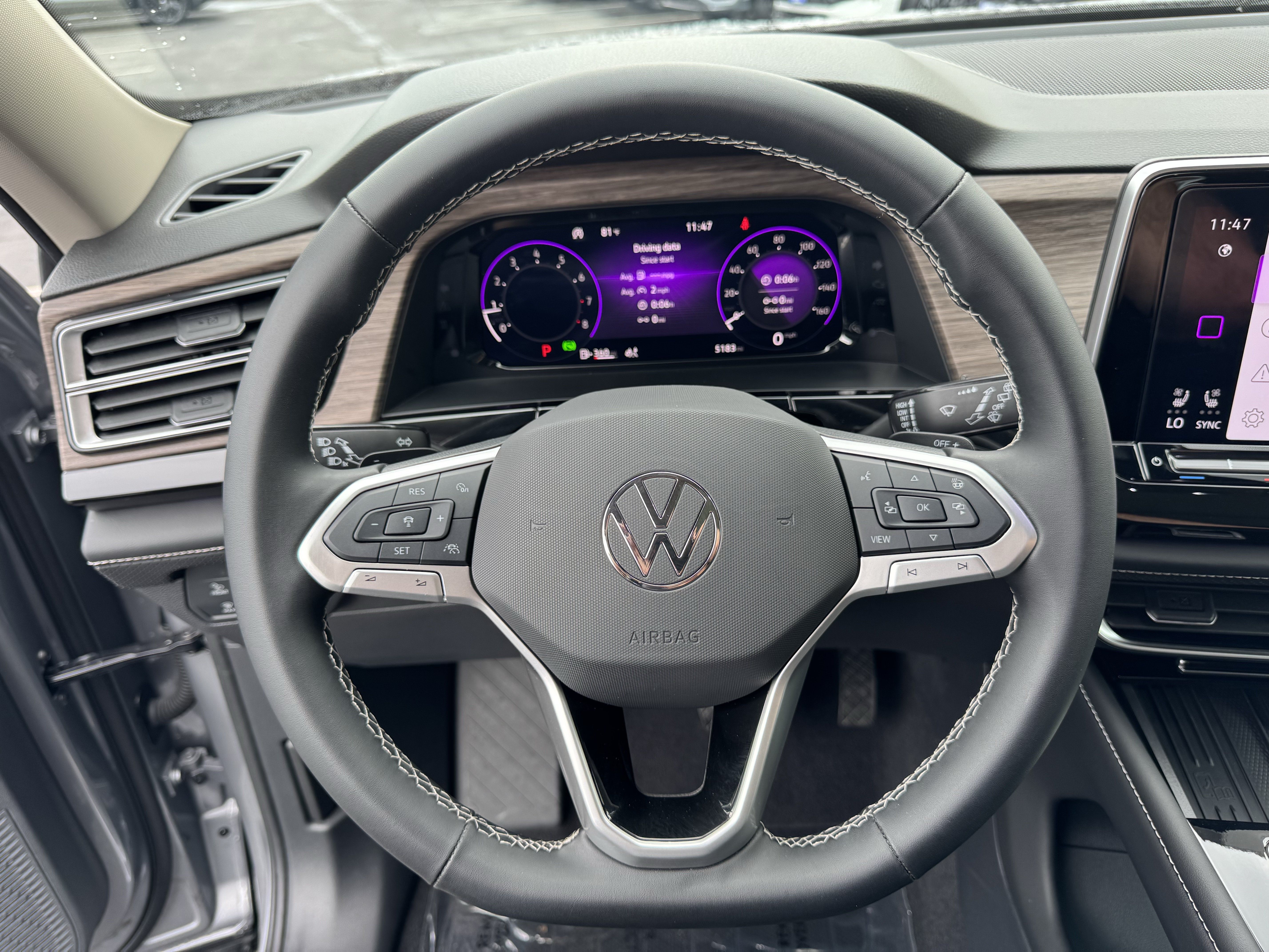 Used 2025 Volkswagen Atlas SEL AWD/4WD image 18